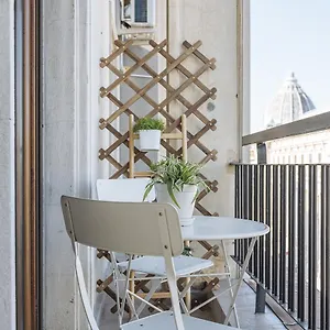 https://old-town-center-apartment.bucharesthotelsnow.com